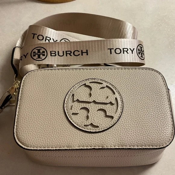 NO BRAND. It is a dupe of designer bag. Cream Crossbody Bag - Picture 2 of 6